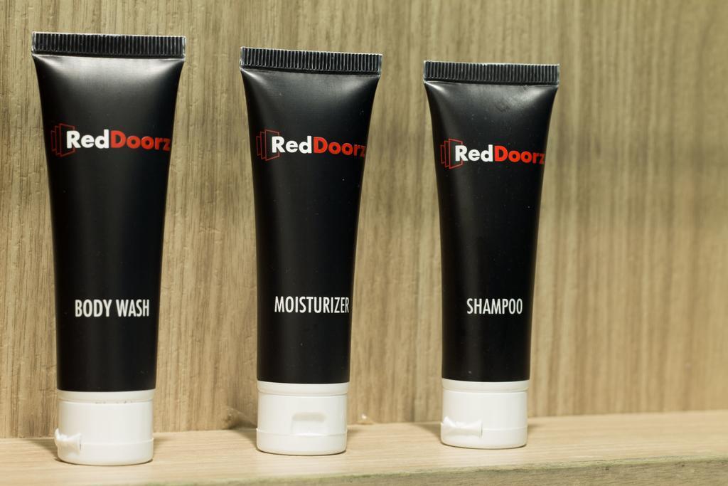 Reddoorz Karet Pedurenan