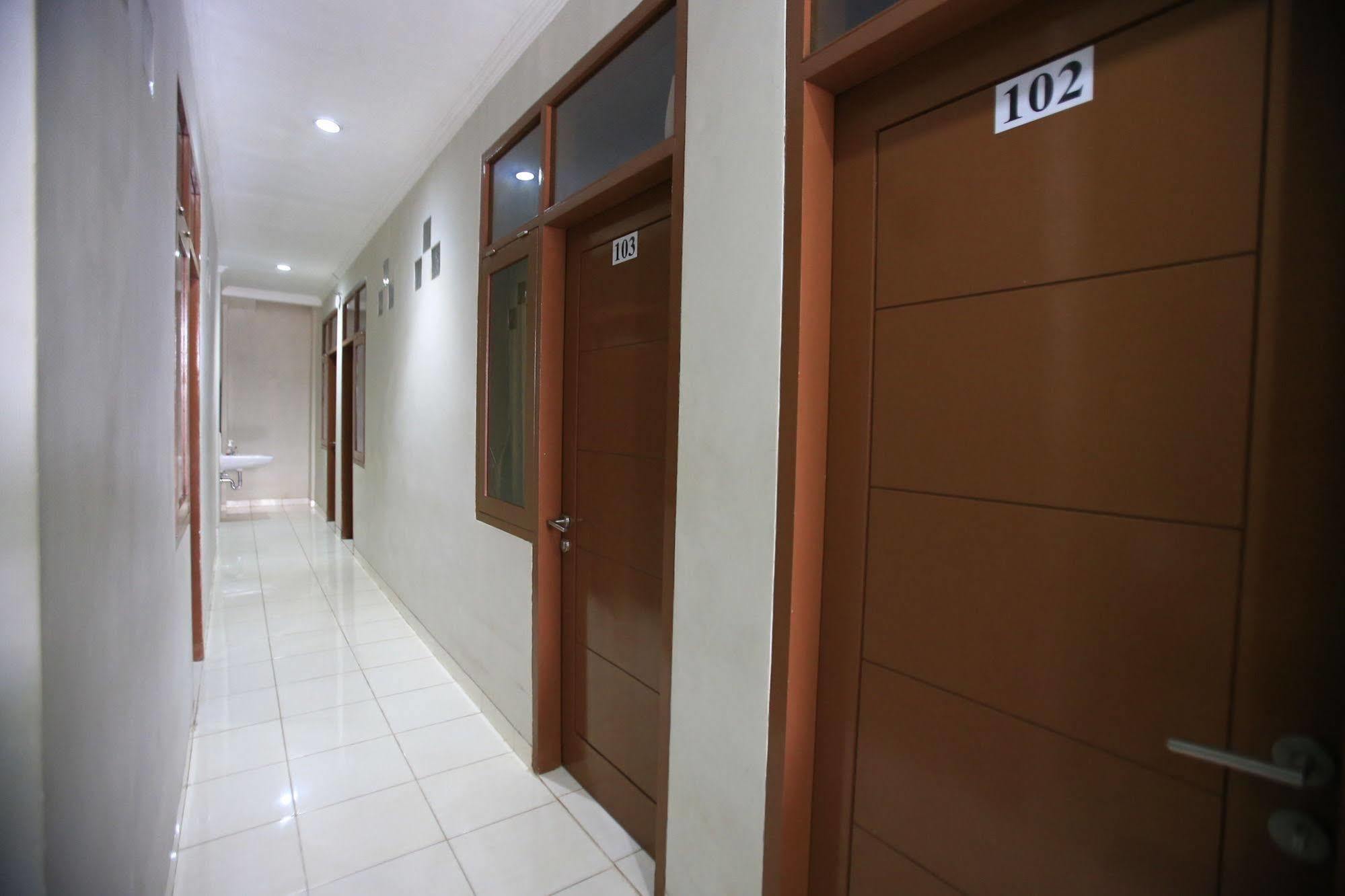 Reddoorz Karet Pedurenan 2* Jakarta