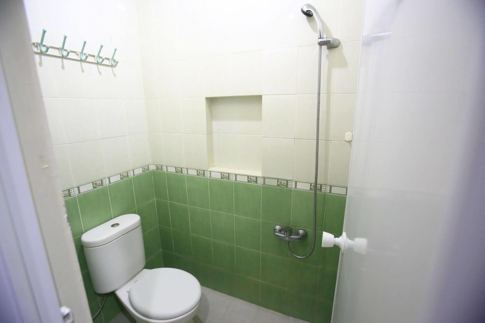 Guest house Reddoorz Karet Pedurenan 2*