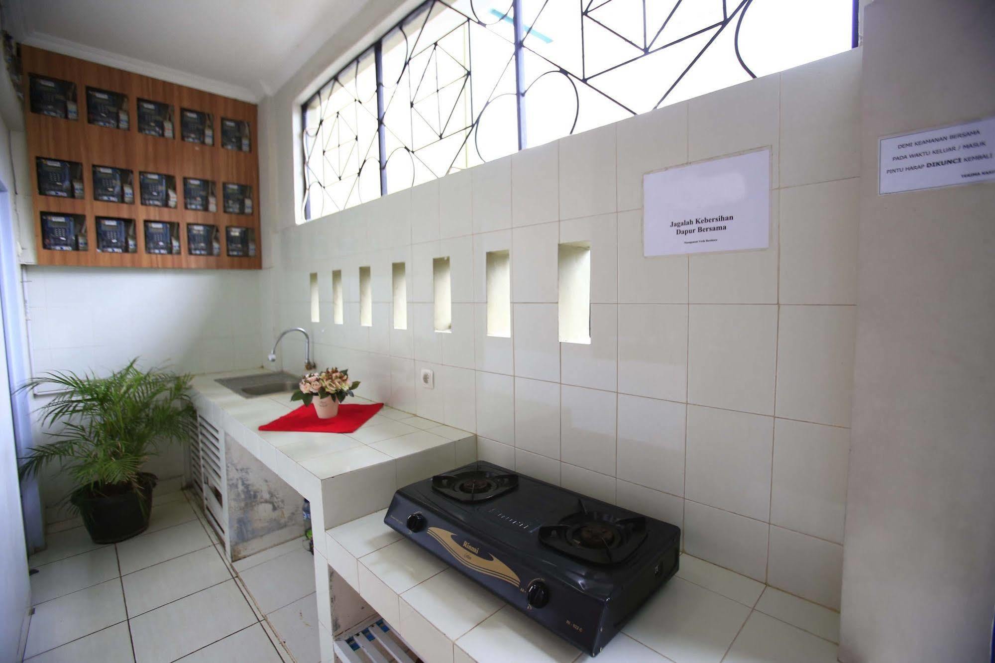 Reddoorz Karet Pedurenan Guest house Jakarta